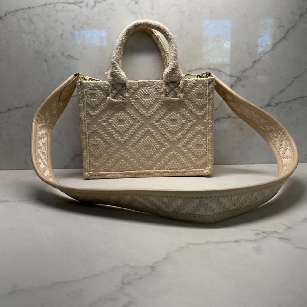 Boutique bag with strap